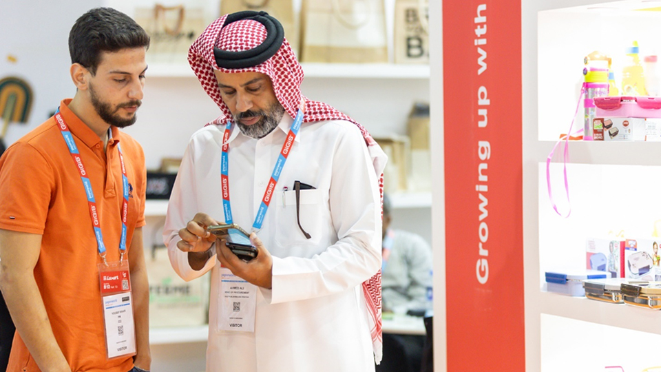 Visitor and exhibitor interaction at Gifts & Lifestyle Middle East