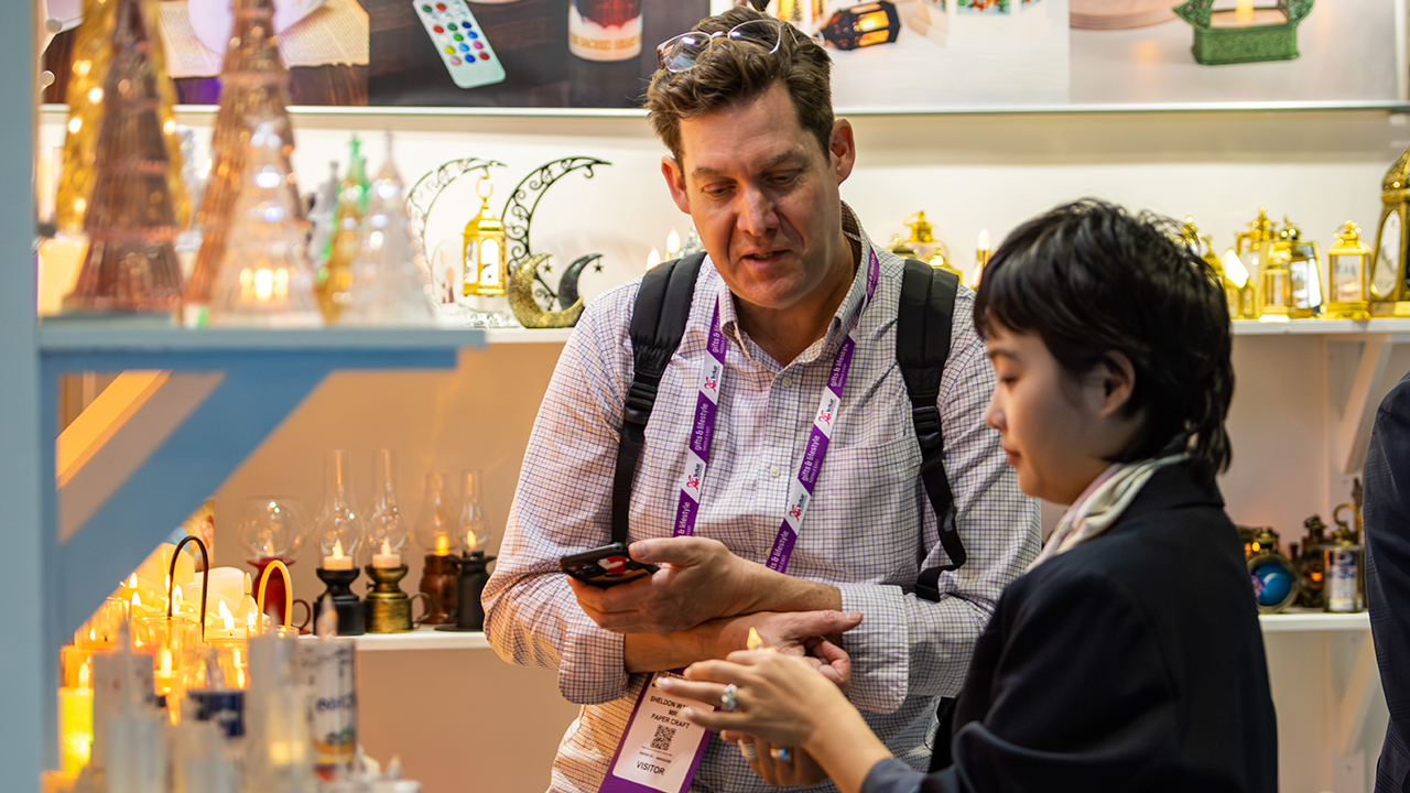Gifts & Lifestyle Middle East - Visitor and Exhibitor interaction